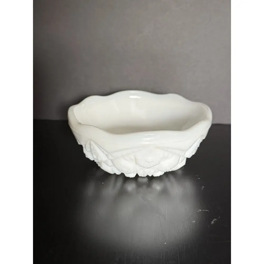 Vintage McKee Kemple Press Cut Milk Glass Fentec Berry Dessert Bowl 4.5”
